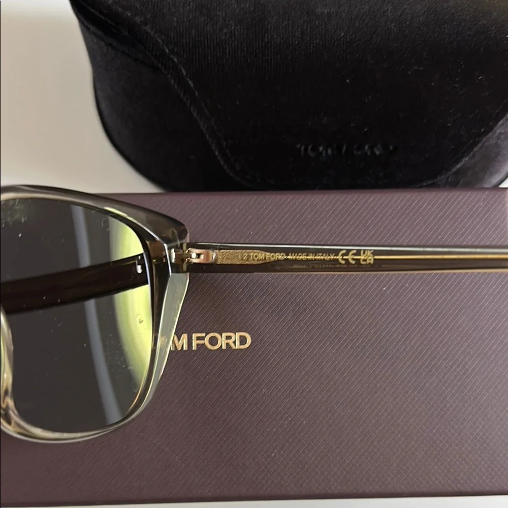 Tom Ford Women's Black and Brown Sunglasses
